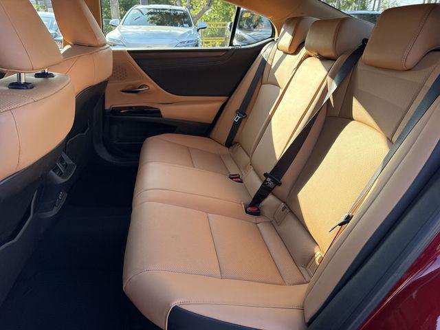 2025 Lexus ES 300h 300h