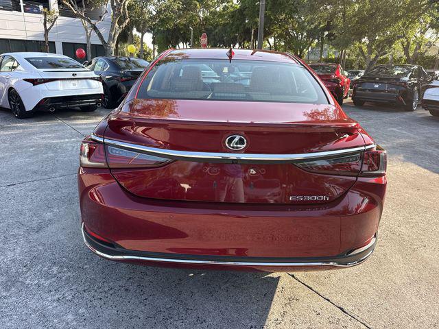 2025 Lexus ES 300h 300h