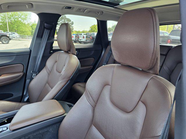 2020 Volvo XC60 T8 Momentum