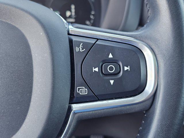 2020 Volvo XC60 T8 Momentum