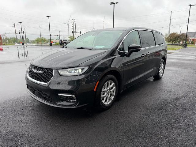 2023 Chrysler Pacifica Touring L for sale in Findlay, OH