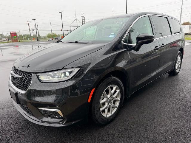 2023 Chrysler Pacifica Touring L for sale in Findlay, OH
