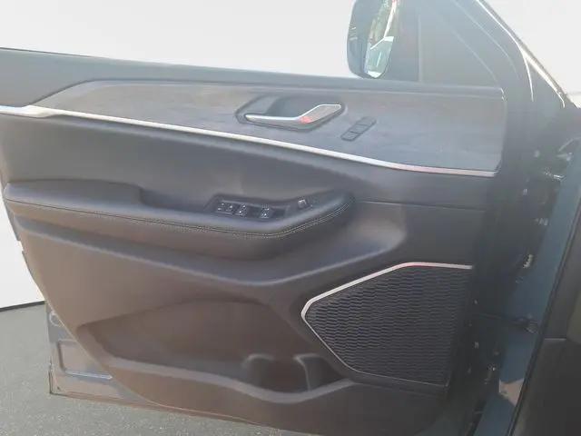2026 Jeep Grand Cherokee Limited 4x2