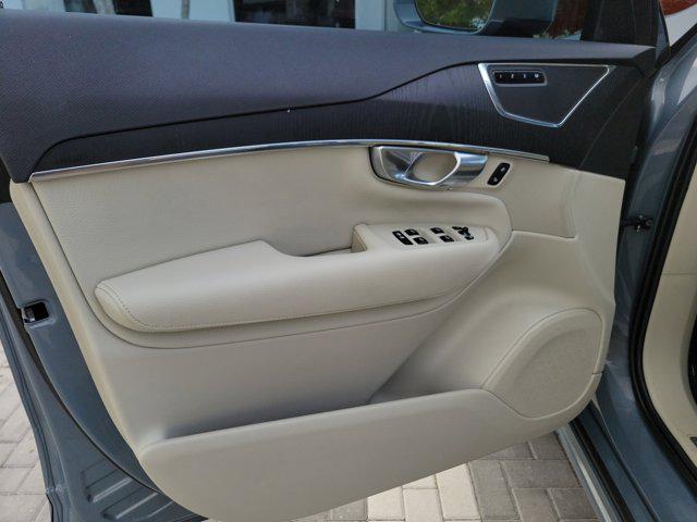 2020 Volvo XC90 T5 Momentum 7 Passenger