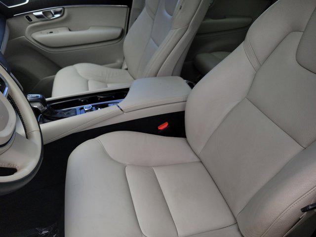 2020 Volvo XC90 T5 Momentum 7 Passenger