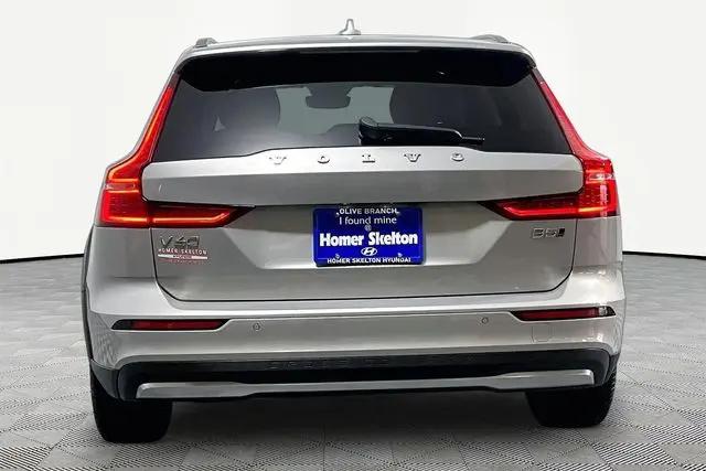 2025 Volvo V60 Cross Country Plus, B5 AWD Gas (mild hybrid)
