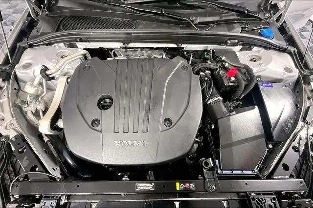 2025 Volvo V60 Cross Country Plus, B5 AWD Gas (mild hybrid)
