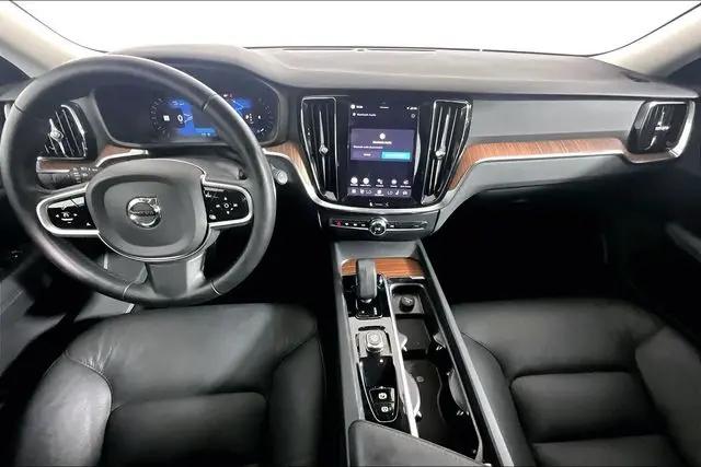 2025 Volvo V60 Cross Country Plus, B5 AWD Gas (mild hybrid)