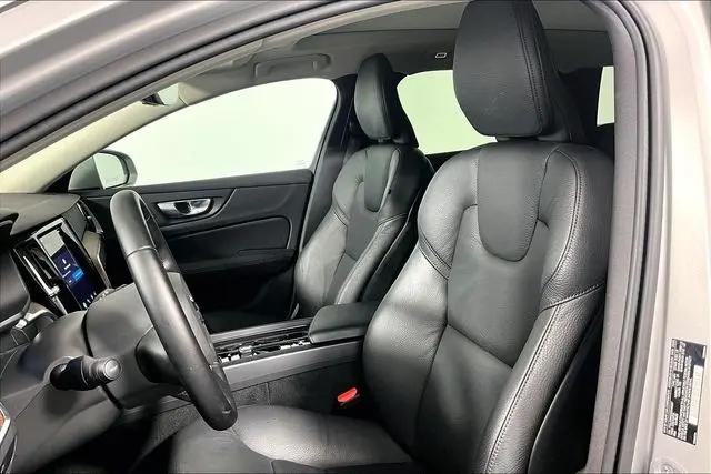 2025 Volvo V60 Cross Country Plus, B5 AWD Gas (mild hybrid)