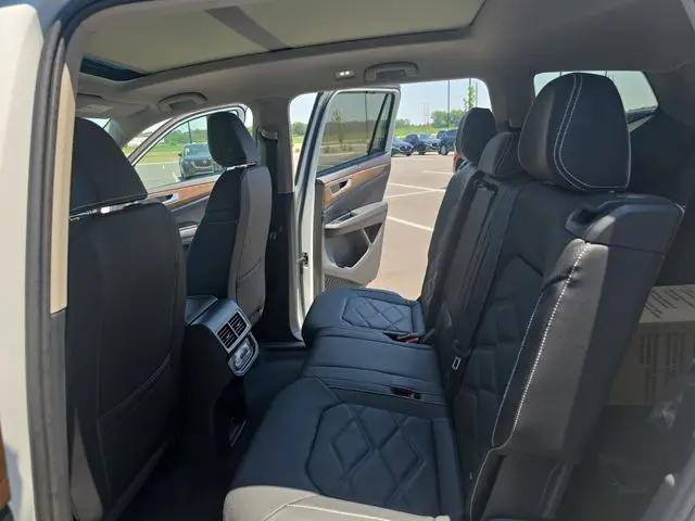 2026 Volkswagen Atlas SE with Technology