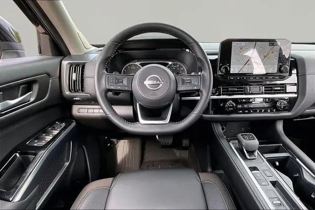 2025 Nissan Pathfinder SL FWD