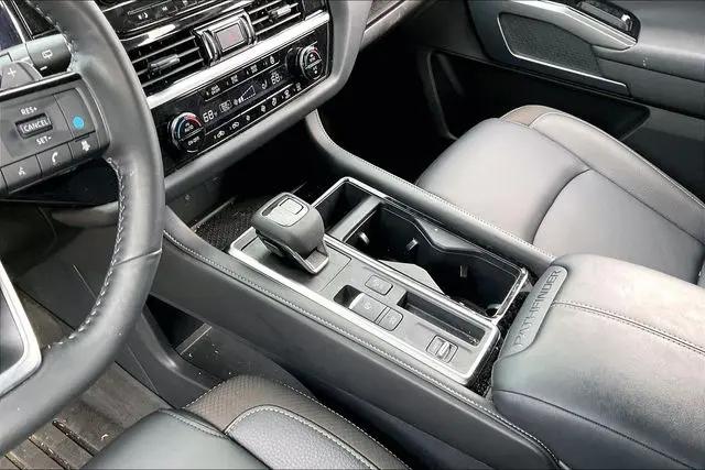 2025 Nissan Pathfinder SL FWD