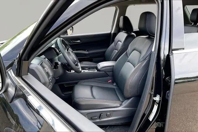 2025 Nissan Pathfinder SL FWD