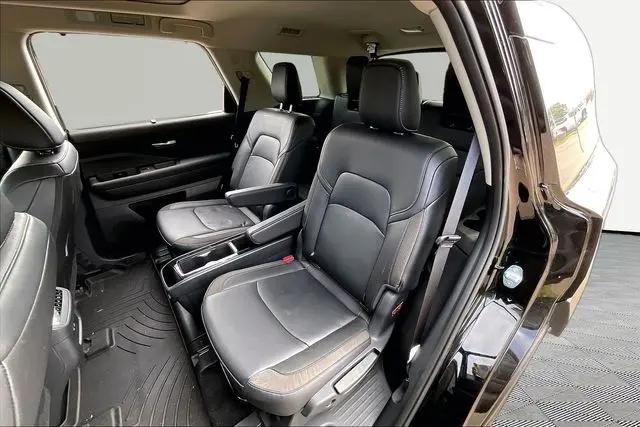 2025 Nissan Pathfinder SL FWD
