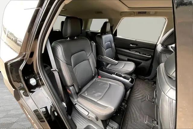 2025 Nissan Pathfinder SL FWD