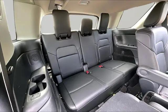 2025 Nissan Pathfinder SL FWD