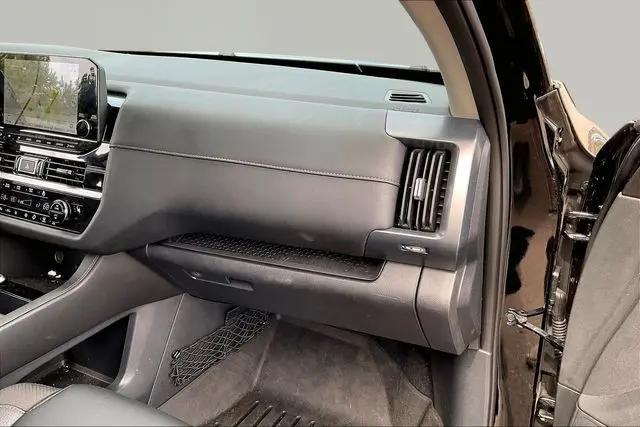 2025 Nissan Pathfinder SL FWD