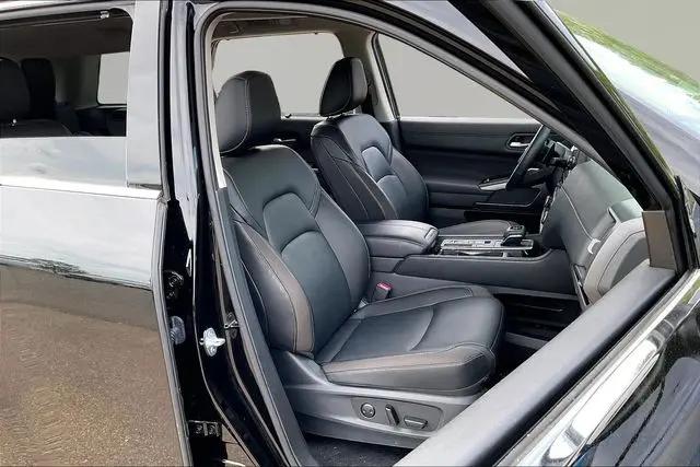 2025 Nissan Pathfinder SL FWD