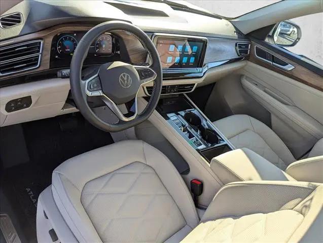 2026 Volkswagen Atlas SE with Technology