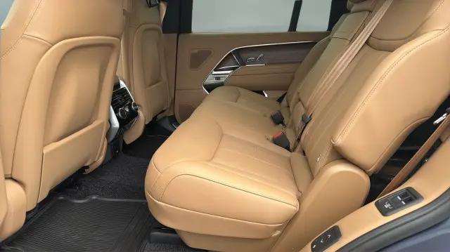 2026 Land Rover Range Rover P530 SE 7 Seat