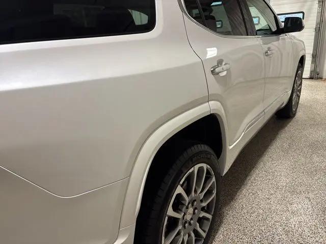 2023 GMC Acadia AWD Denali