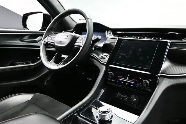 2025 Jeep Grand Cherokee Altitude 4x4