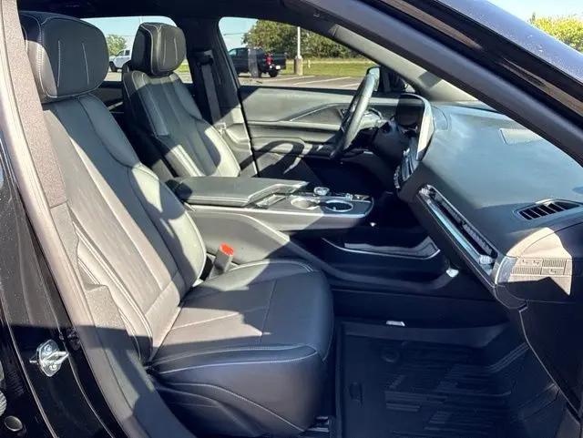 2024 Cadillac iQ Luxury w/1SC