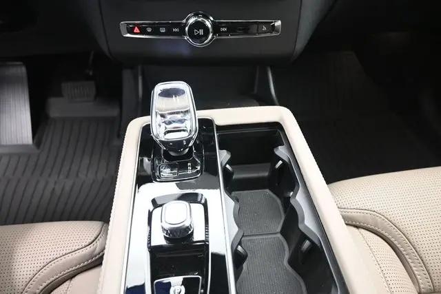 2026 Volvo XC90 Plug-In Hybrid Ultra, T8 AWD, Electric/Gasoline, Bright, 7 Seats