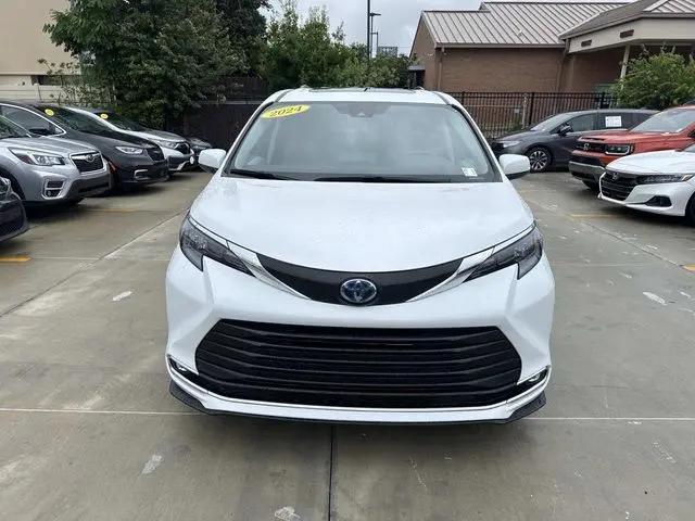 2024 Toyota Sienna XLE