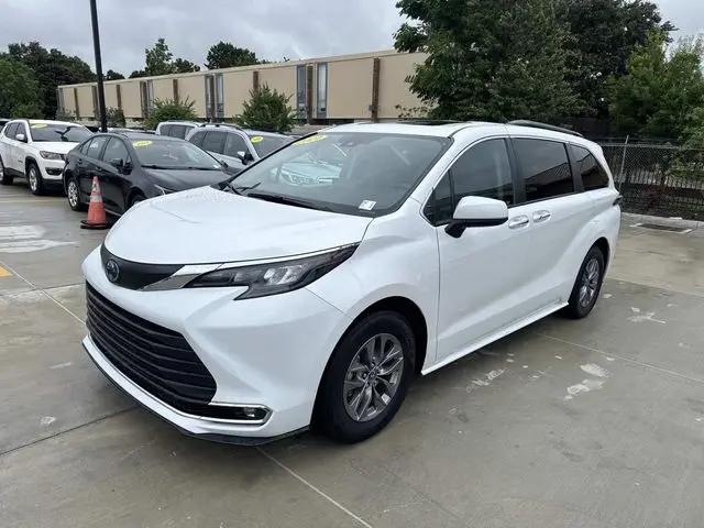 2024 Toyota Sienna XLE