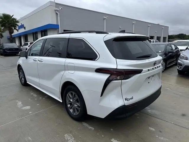 2024 Toyota Sienna XLE