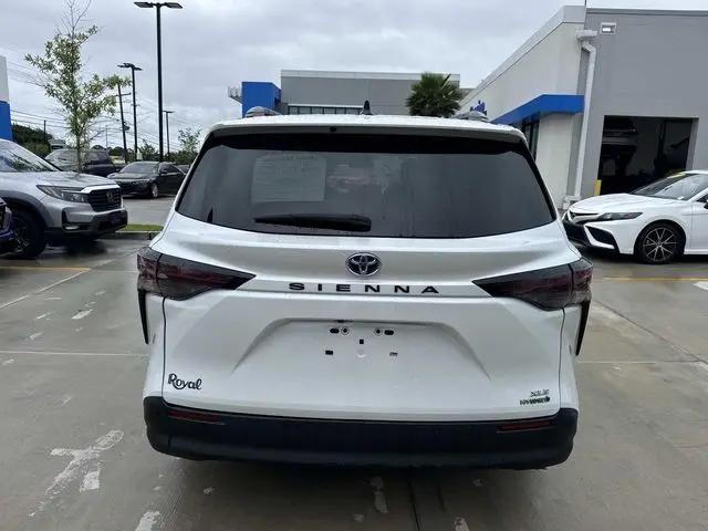 2024 Toyota Sienna XLE