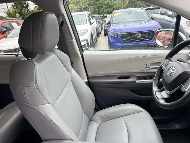 2024 Toyota Sienna XLE