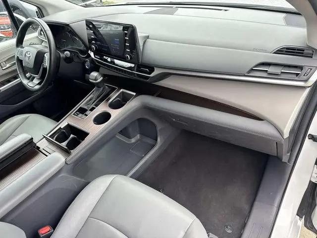 2024 Toyota Sienna XLE