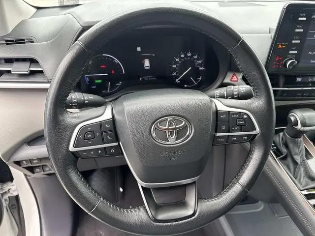 2024 Toyota Sienna XLE
