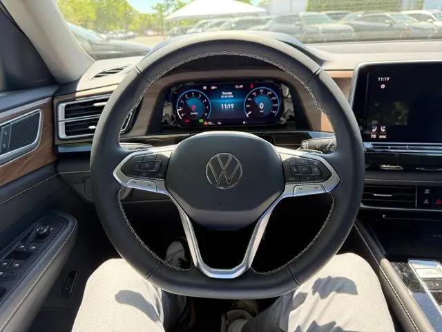 2026 Volkswagen Atlas SE with Technology