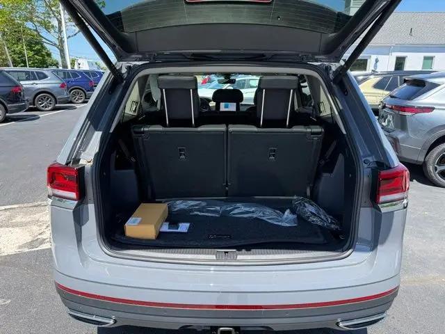 2026 Volkswagen Atlas SE with Technology