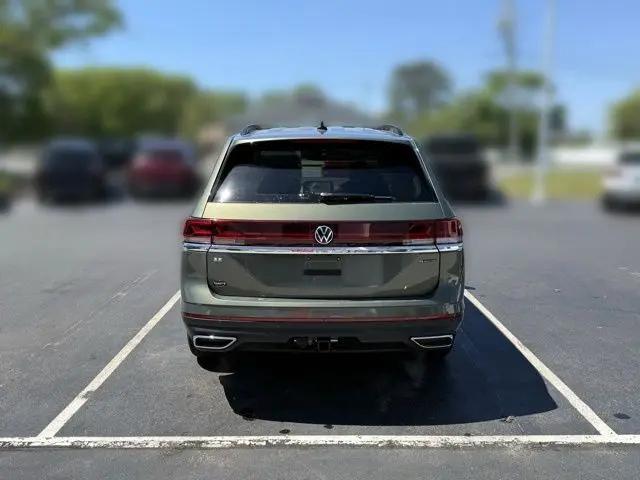 2026 Volkswagen Atlas SE with Technology