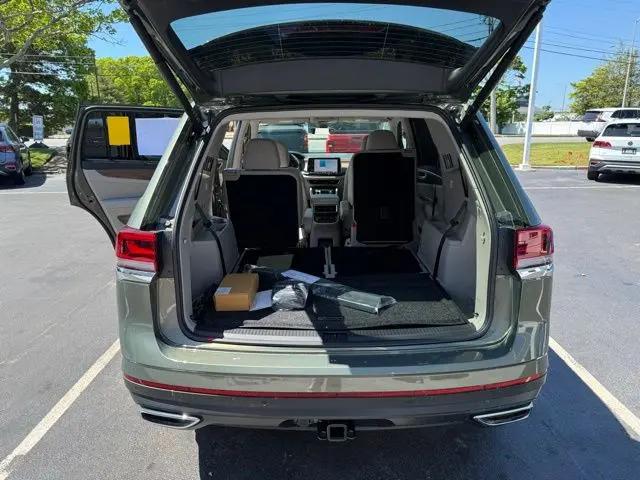 2026 Volkswagen Atlas SE with Technology