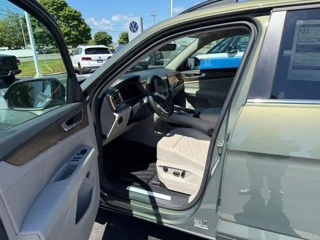 2026 Volkswagen Atlas SE with Technology