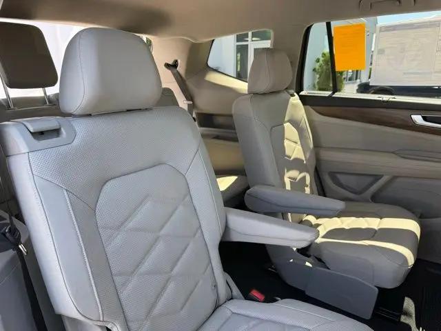 2026 Volkswagen Atlas SE with Technology