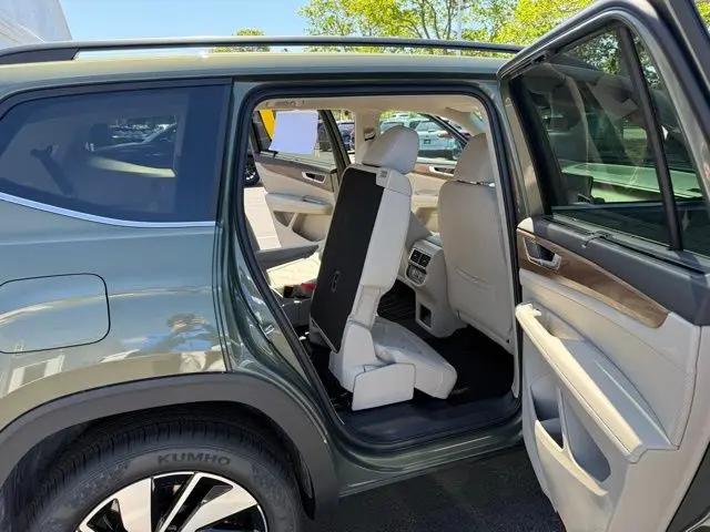 2026 Volkswagen Atlas SE with Technology