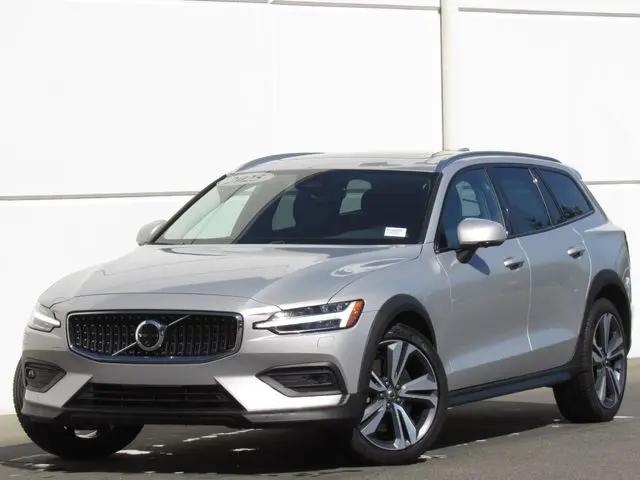 2025 Volvo V60 Cross Country Plus, B5 AWD Gas (mild hybrid) for sale in Bellingham, WA