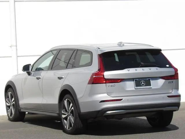 2025 Volvo V60 Cross Country Plus, B5 AWD Gas (mild hybrid)