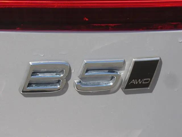 2025 Volvo V60 Cross Country Plus, B5 AWD Gas (mild hybrid)