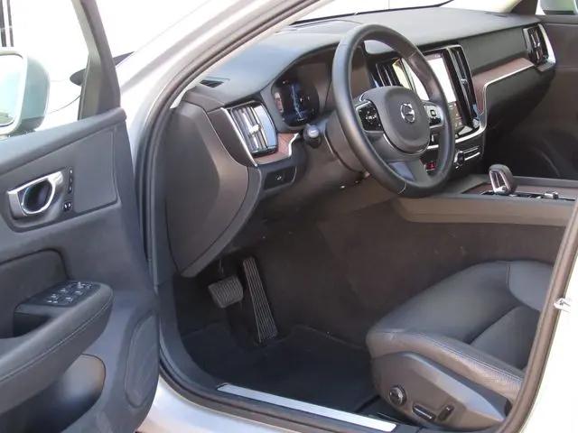 2025 Volvo V60 Cross Country Plus, B5 AWD Gas (mild hybrid)
