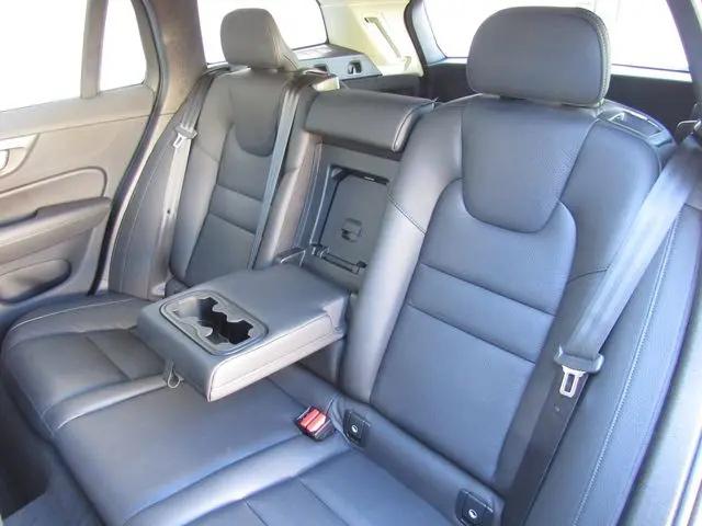 2025 Volvo V60 Cross Country Plus, B5 AWD Gas (mild hybrid)