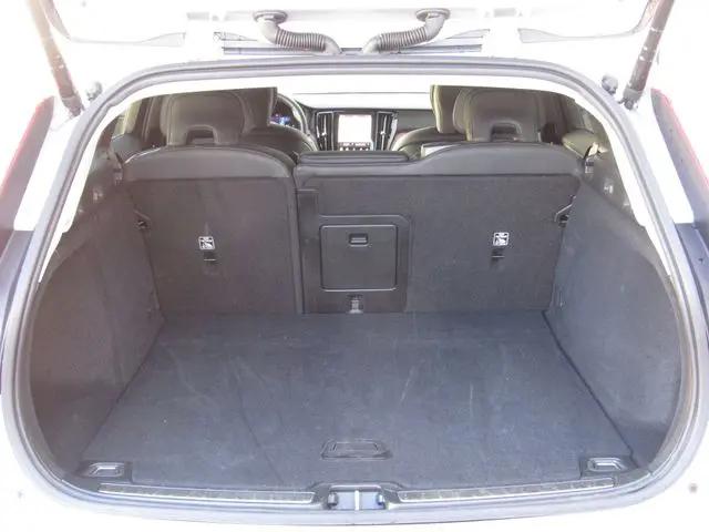 2025 Volvo V60 Cross Country Plus, B5 AWD Gas (mild hybrid)