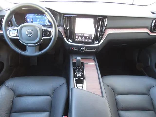 2025 Volvo V60 Cross Country Plus, B5 AWD Gas (mild hybrid)