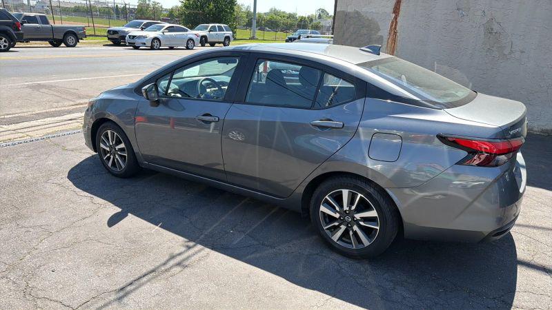 2021 Nissan Versa SV Xtronic CVT